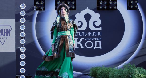 «Мы – это то, что мы носим»: в Казани открылись этно-fashion показы