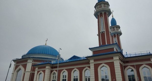 Рустам Минниханов открыл мечеть, названную в честь матери министра финансов РТ