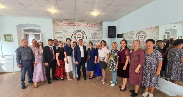 Василь Шайхразиев посетил офис Региональной национально-культурной автономии татар Астраханской области