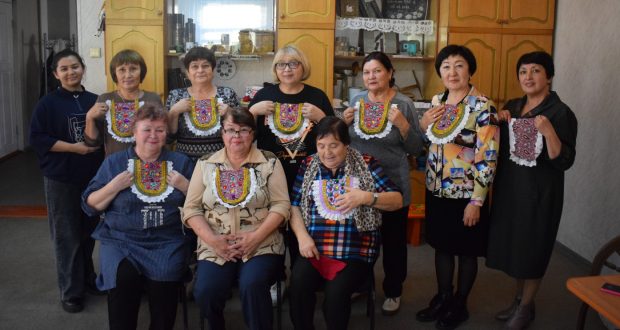 В Центре татарской культуры  г.Тары прошел мастер класс по пошиву женского национального украшения
