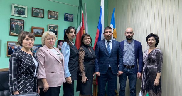 Данис Шакиров поздравил татарскую гимназию г.Саратова с  30-летием