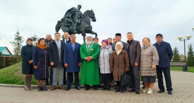 Василь Шайхразиев возложил цветы к памятнику Минигали  Шаймуратова