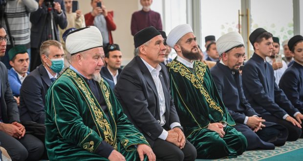 Rustam Minnikhanov takes part in an a ceremony of opening Rauza Mosque in Kazan