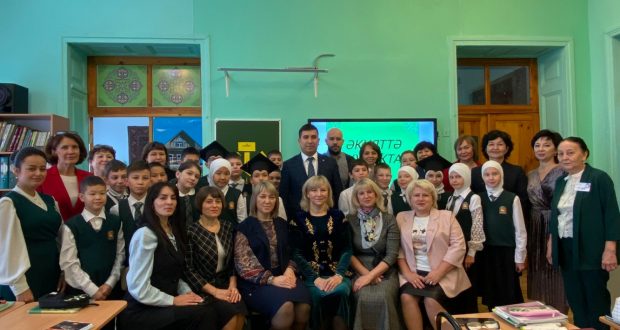 Danis Shakirov got acquainted with the Tatar gymnasium in Saratov