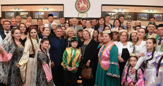 ФОТОРЕПОРТАЖ: Рөстәм Миңнеханов Азәрбайҗан Республикасында татарлар белән очрашты