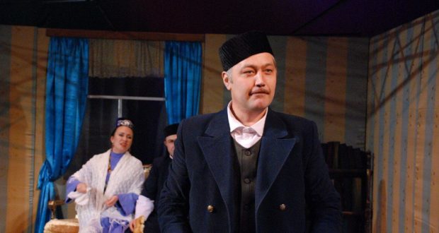 В театре Карима Тинчурина состоится бенефис-спектакль «Алай тугел, болай ул!» в честь 50-летия Заслуженного артиста Татарстана Рената Шамсутдинова
