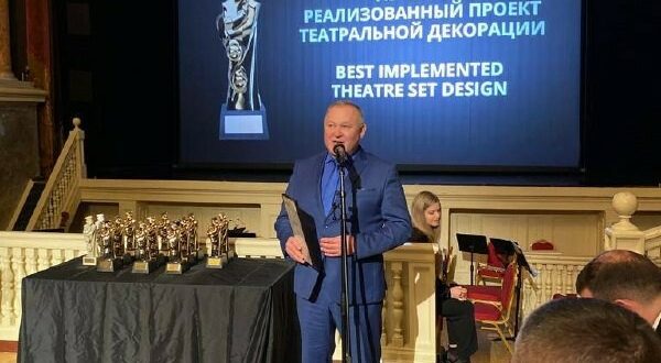 Тинчурин театры директоры «Алтын Трезини» премиясе дипломын кабул итеп алды