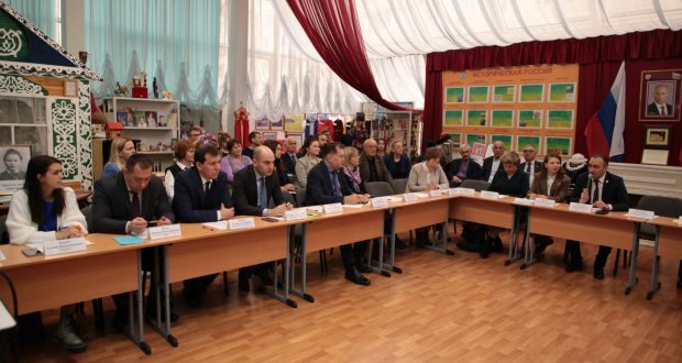 В московской школе 1186 обсудили проблему сохранения родных языков