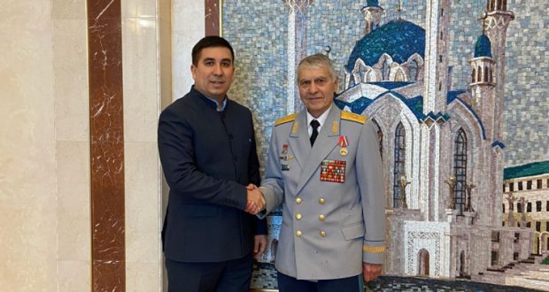 Данис Шакиров в Белоруссии встретился с генерал-майором авиации Камилем Махмудовым