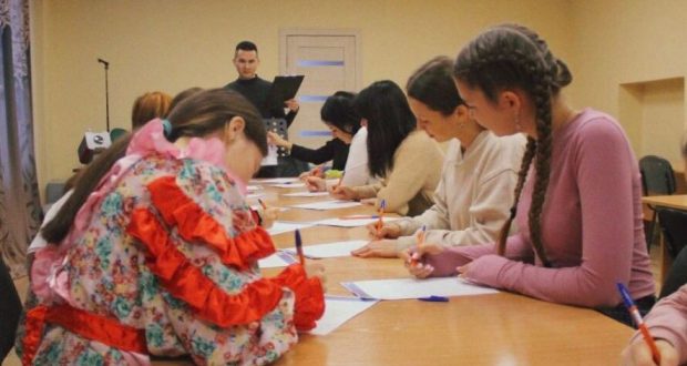 Молодежь Новосибирской области приняла участие в акции “Татарча диктант”