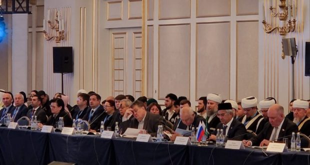 Василь Шайхразиев принимает участие в Международном мусульманском форуме