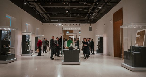 В Присутственных местах Казанского Кремля открылась выставка «Серебро за меха»
