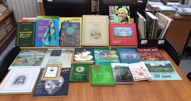 В Новоалтайске организовали выставка книг о культуре татарского народа