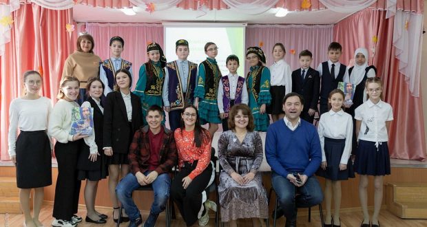Актеры театра им. Г. Камала провели мастер-класс в Айшинской школе Зеленодольского района