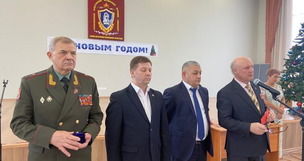 Председатель Союза ветеранов Татарстана наградил почетным нагрудным знаком общественного деятеля Азербайджана