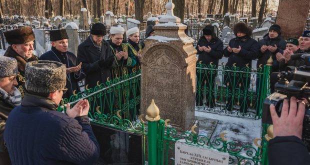 В Казани татарские религиозные деятели почтили память Шигабутдина Марджани