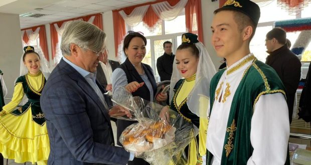 Василь Шайхразиев посетил школу в селе Три Протока Астраханской области