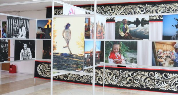 A photo exhibition about the national holidays of Russia opened in Yakutsk