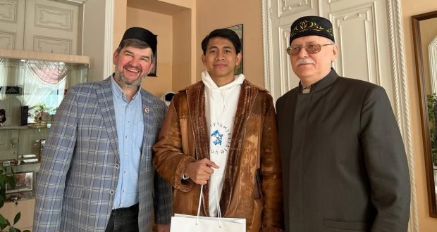 Томский Центр татарской культуры посетил блогер из Индонезии