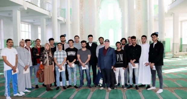 Студенты из Египта побывали в Соборной мечети Самары