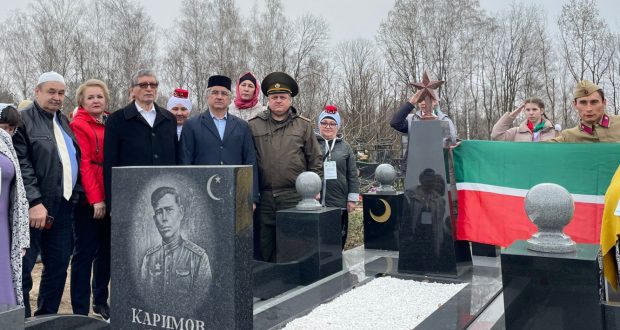 Беларуссиядә капитан Әдһәм Кәримов каберендә мемориал ачылды