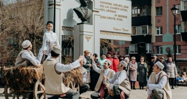 Әлмәт драма театры артистлары Тукайның туган көненә видеороликлар яздырган