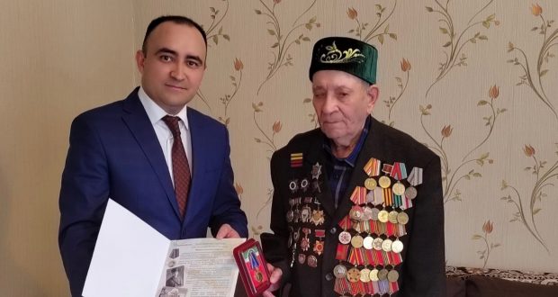 Сотрудники Полпредства Татарстана встретились с 98-летним ветераном ВОВ Идиятом Туфатуллиным