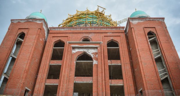 Минареты на соборной мечети «Джамиг» в Челнах установят к концу июня