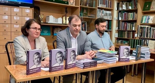 Editions of the classic of Tatar literature Gayaz Iskhaki were presented in Moscow
