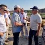Васил Шәйхразыев Йолдыз авылында барган төзелеш эшләре белән танышты