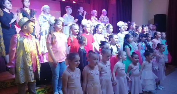 Тубыл шәһәрендә җырларга, шигырь сөйләргә өйрәнүчеләрнең йомгаклау концерты узды