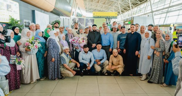 Муфтий встретил первую группу татарстанских хаджиев