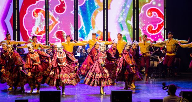 ФОТОРЕПОРТАЖ: Творческие коллективы Республики Татарстан представили концерт для жителей Кемеровской области