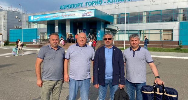 Василь Шайхразиев прибыл с рабочей поездкой в Республику Алтай
