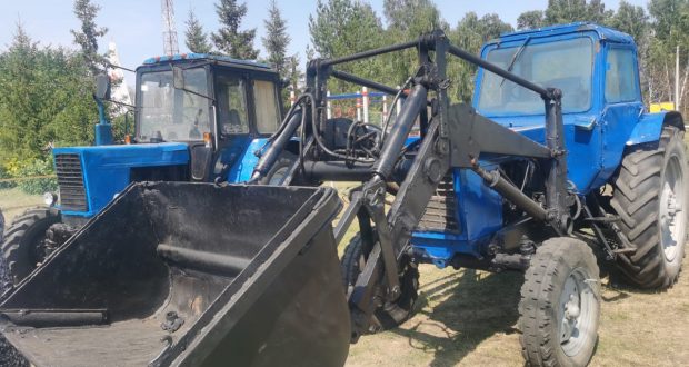 Татарстанның авыл хуҗалыгы министрлыгы Йолдыз авылында янгыннан зыян күрүчеләргә тракторлар бүләк итте