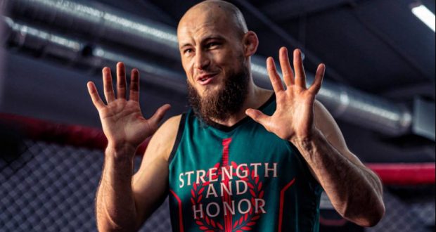 Ринат Фахретдинов досрочно победил американца в турнире UFC