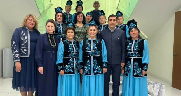 Тобольск “Яшьлегемә кайтам” ансамбле Бөтендөнья татар конгрессында кунакта