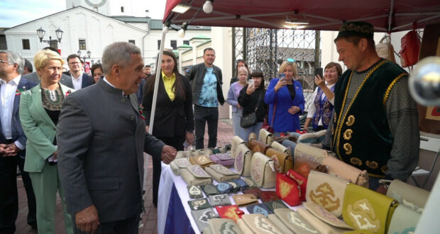 Минниханов посетил фестиваль татарской культуры «ДәртФест» в Казанском Кремле