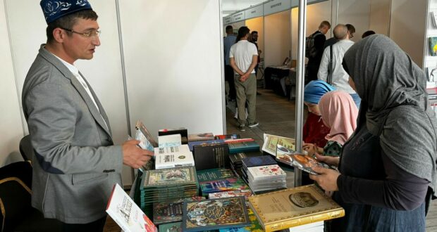 Татарское книжное издательство принимает участие в Книжном фестивале «Волжская волна» в Саратове.