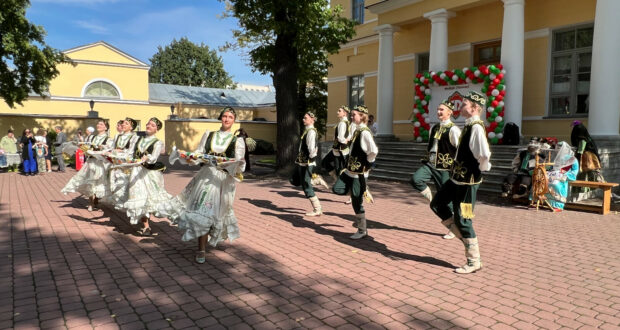 Санкт-Петербургта Татарстан Республикасы көненә багышланган Җыен узды