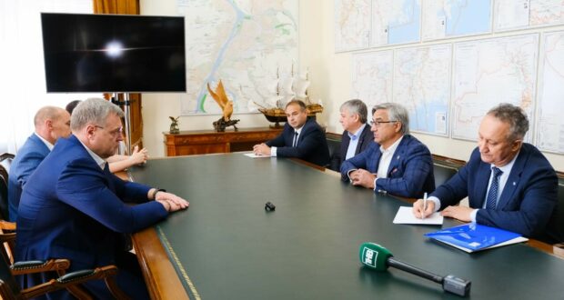 Василь Шайхразиев встретился с губернатором Астраханской области