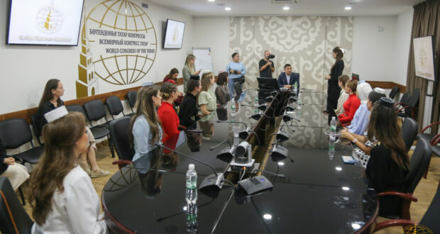 Meeting with the finalists of the Tatar Kyzy contest