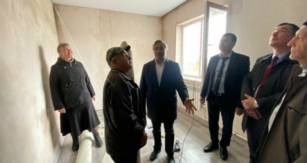 Василь Шайхразиев осмотрел строящиеся дома в селе Юлдус