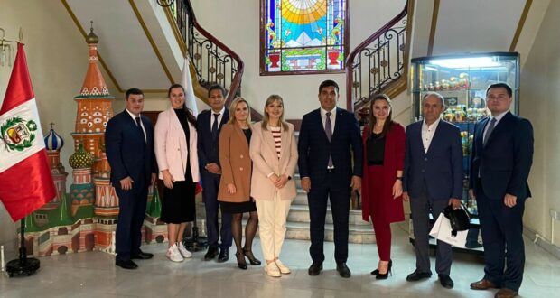 Делегация во главе с Данисом Шакировым посетила представительство Россотрудничества в Перу