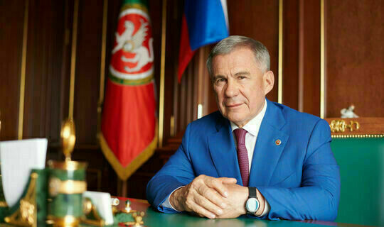 Рустам Минниханов поздравил жителей Татарстана с Днем знаний