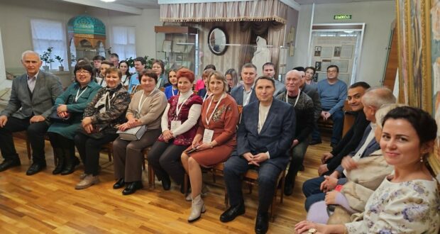 Бөтенроссия татар журналистлары форумында катнашучылар Каюм Насыйри музеенда булды