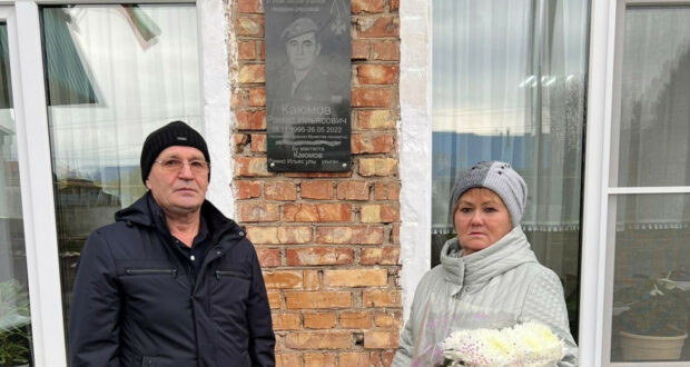 В Бугульминском районе открыли мемориальную доску памяти погибшего бойца