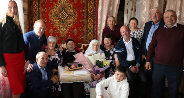 Семью Залалдиновых в Дрожжановском районе РТ поздравили с Бриллиантовой свадьбой