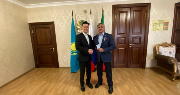 Василь Шайхразиев награжден золотой медалью «Единство народа Казахстана»