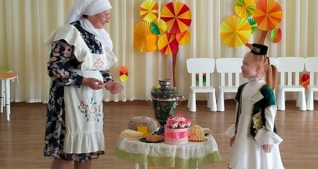 Национальные культуры и традиции: дошкольники Нижнекамска познакомились с татарским праздником «Сөмбелә»
